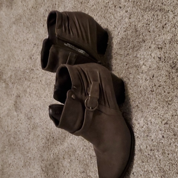Bear Traps Dark Grey booties - Picture 2 of 8